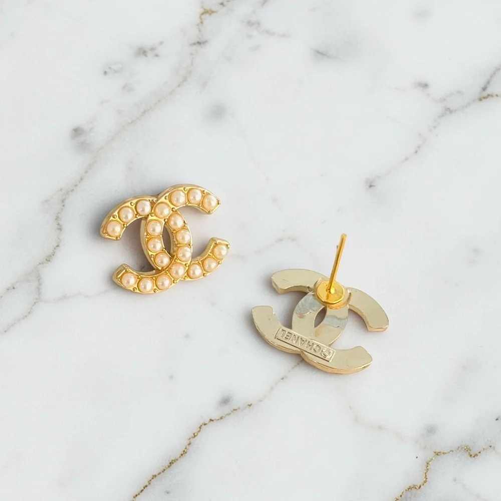 Luxury Gold/Faux Pearl Signature Logo Upcycled Button Earring 18mm - Picture 2 of 2